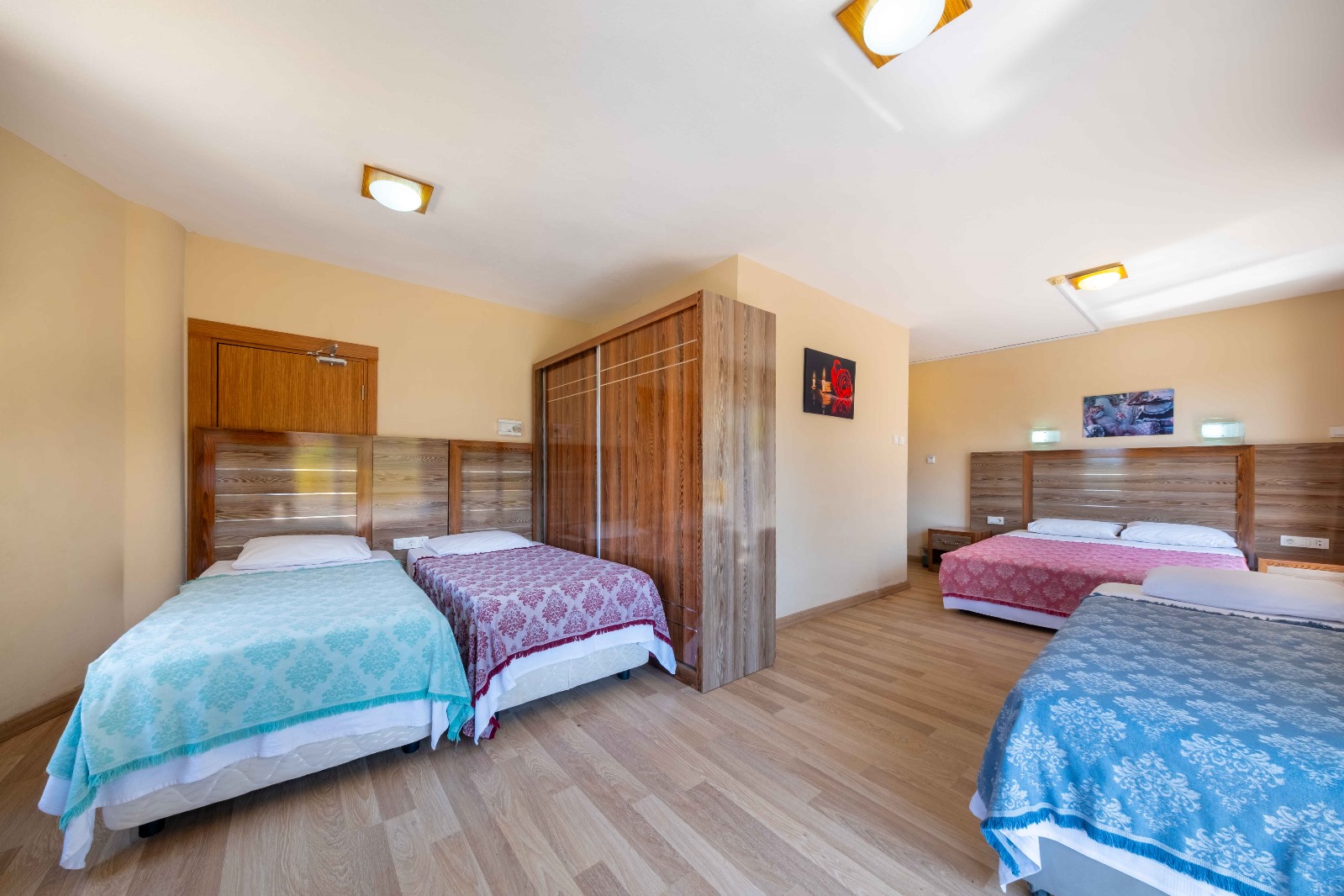 Deniz Manzaralı Suit Oda